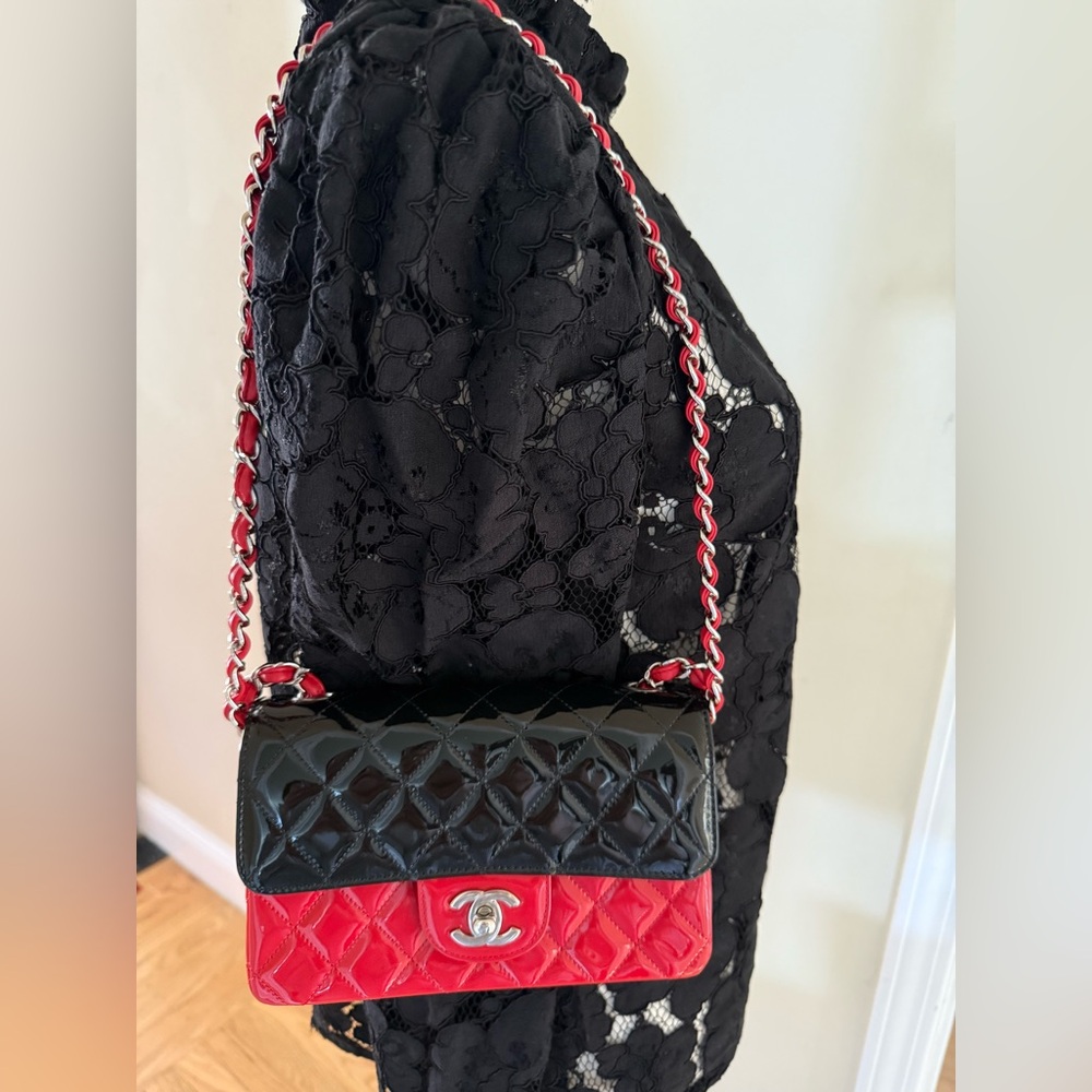 CHANEL Red and Black Patent Calfskin Quilted Mini Rectangular Flap bag - Picture 11 of 11